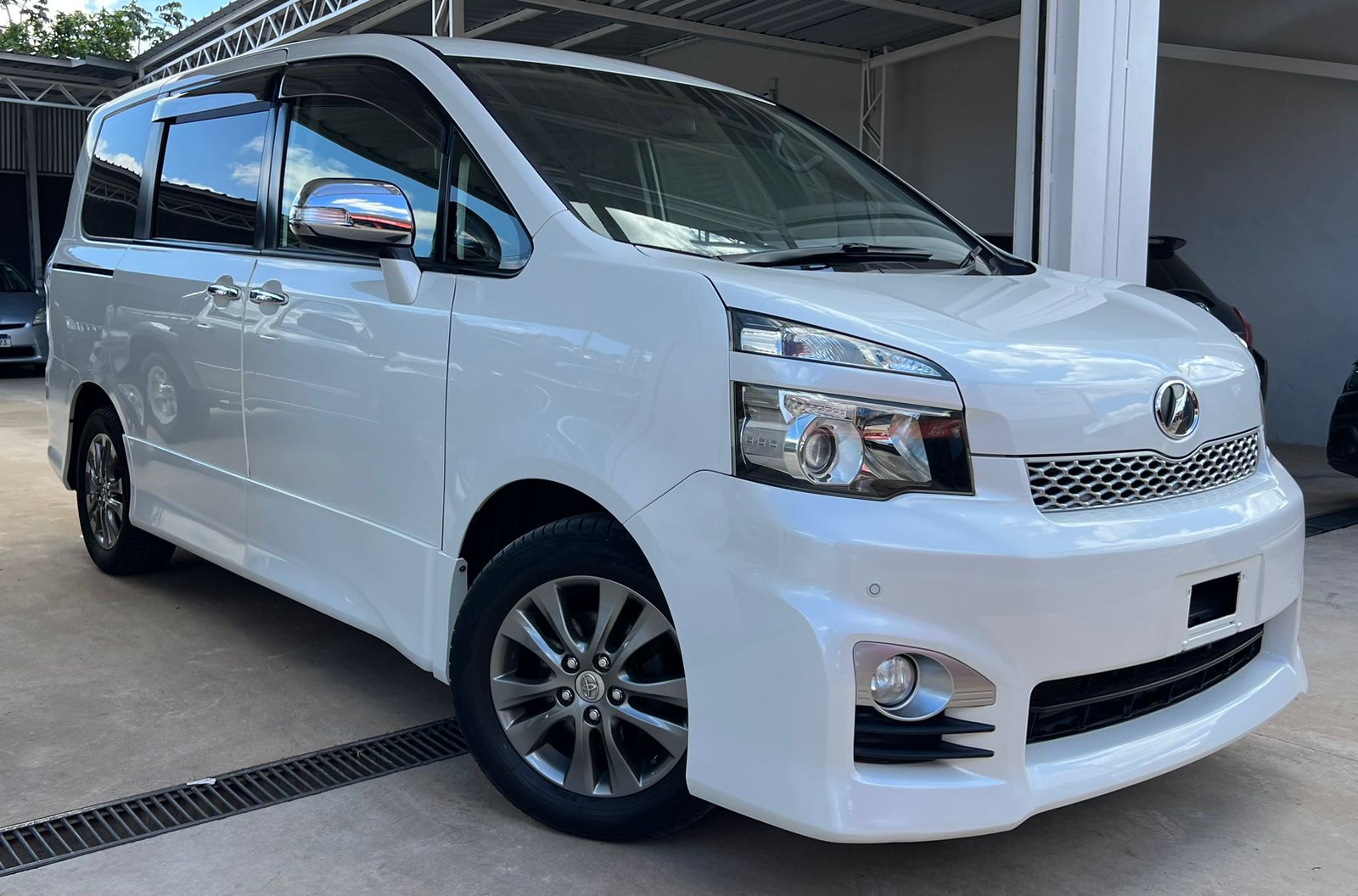 Toyota VOXI 2010
