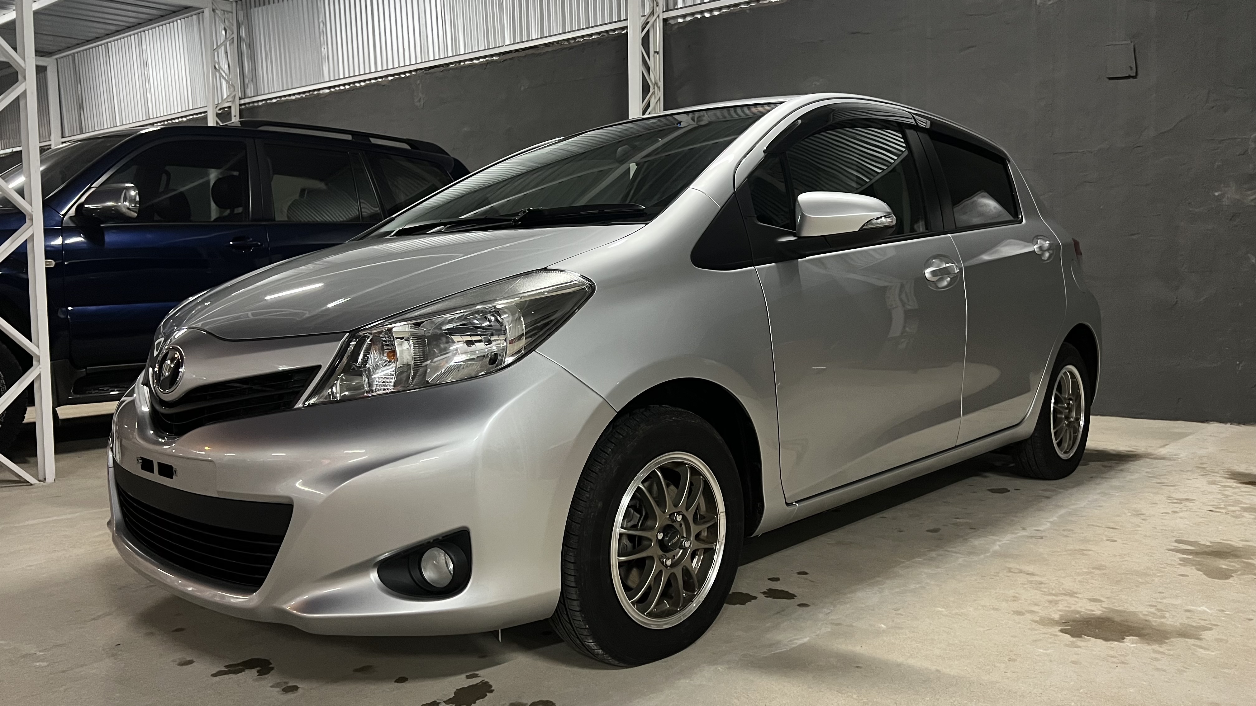 Toyota VITZ 2011