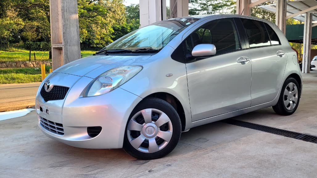 Toyota VITZ 2010