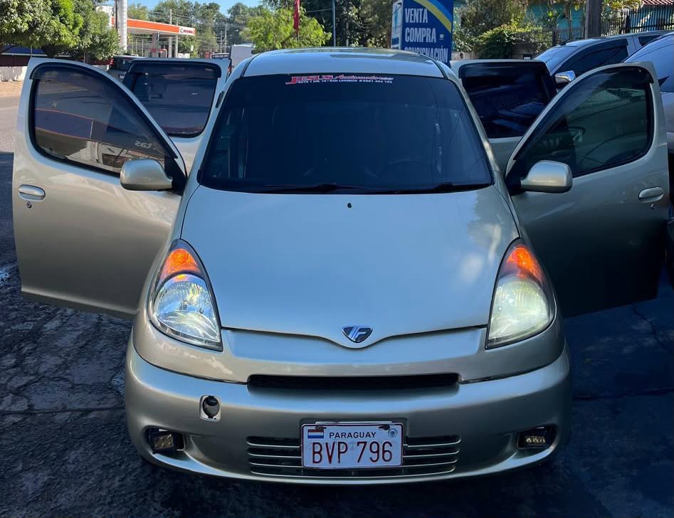 Toyota FUNCARGO 2002