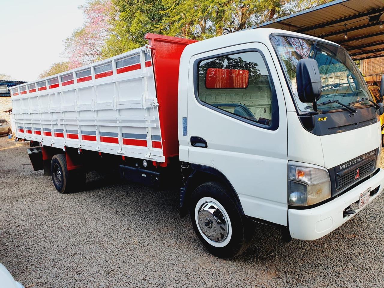 Mitsubishi CANTER FUSO 2015