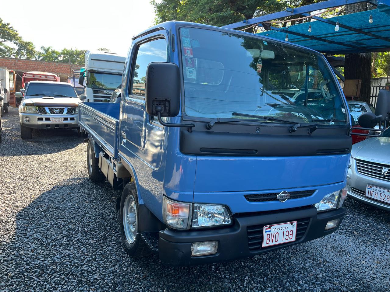 Nissan ATLAS 2001
