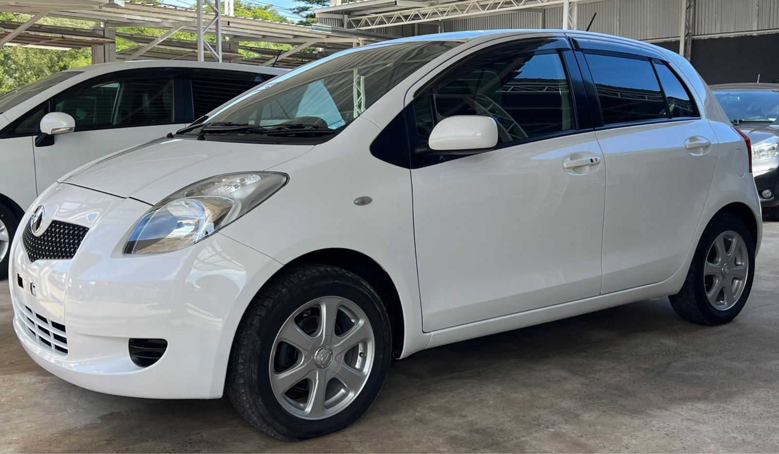 Toyota VITZ 2005
