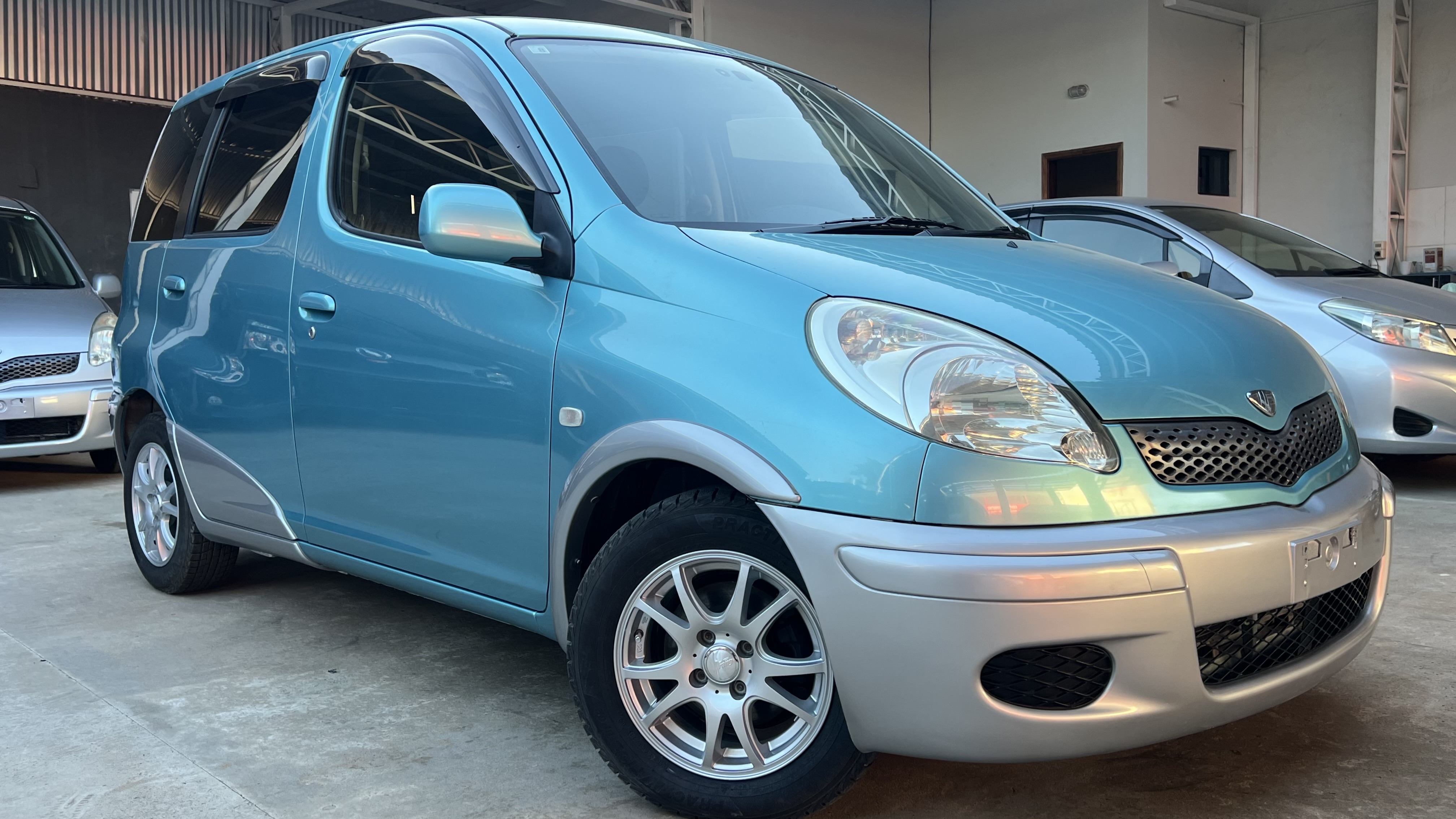Toyota FUNCARGO 2003
