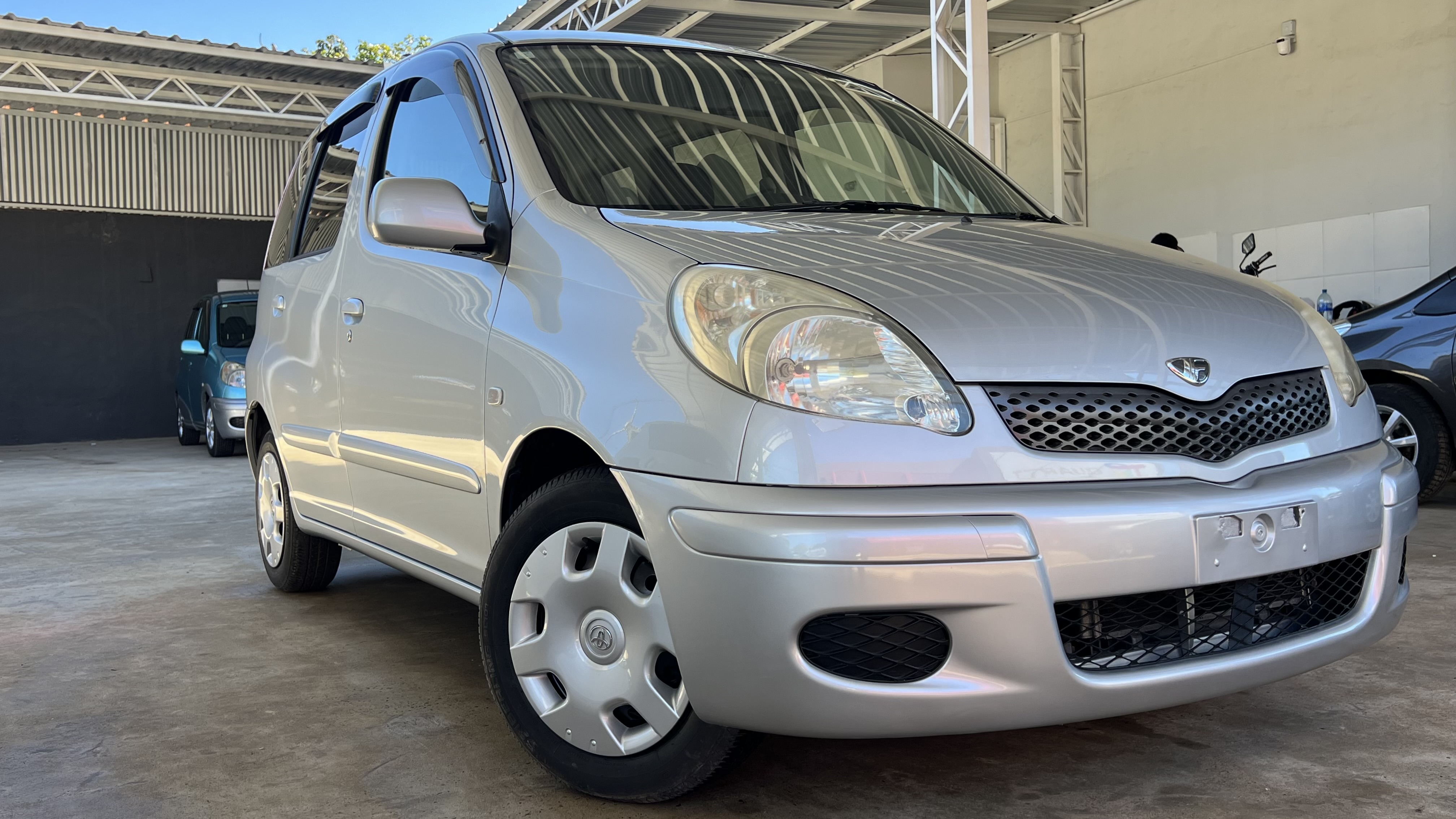 Toyota FUNCARGO 2005