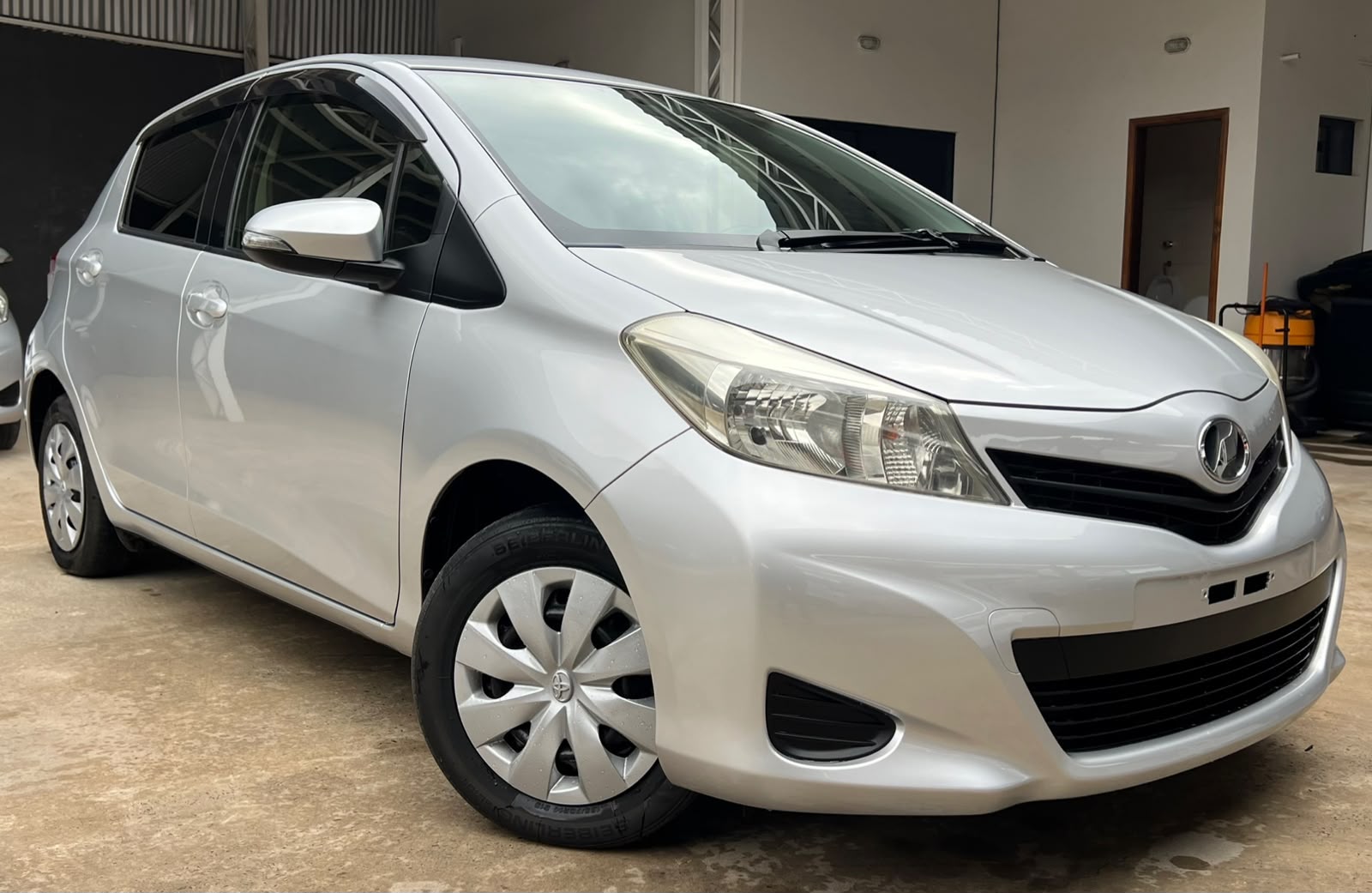 Toyota VITZ 2013