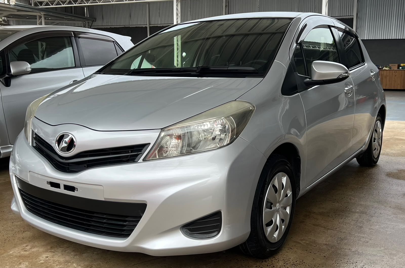 Toyota VITZ 2013
